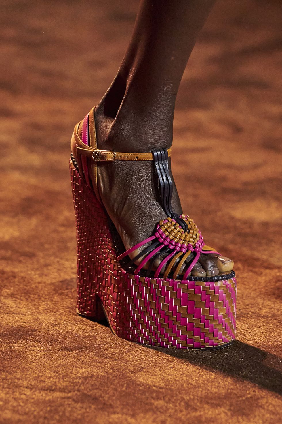Zeppe intreccio con plateau e cinturino alla caviglia.| lecceshoes scarpe ed accessori | Lecceshoes shop online