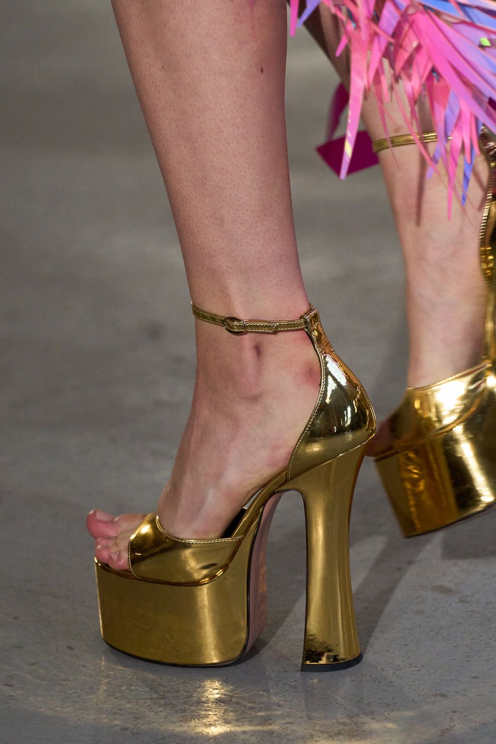 Zeppe con bracciale e plateau color oro. Meraviglie.|lecceshoes scarpe ed accessori | Lecceshoes shop online